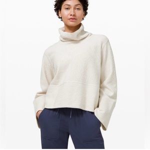 Lululemon textured mockneck- NWOT